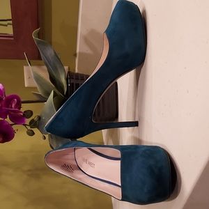 Nine West Juliette teal platform heels.